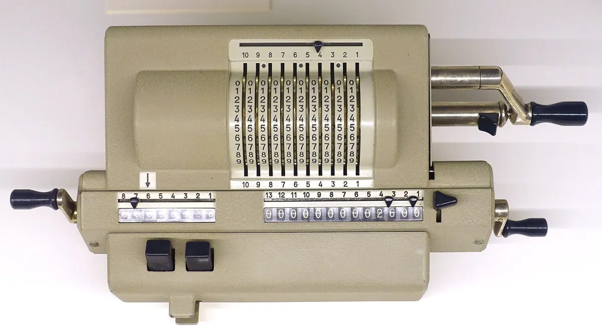 Calculadora: Engrenagens, válvulas e chips: a máquina que tirou da cabeça o peso da aritmética.