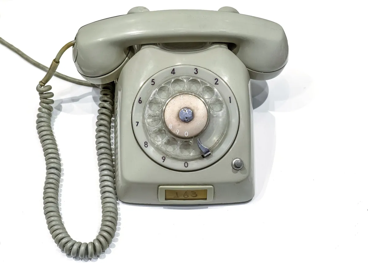 Telefone: Uma patente disputada em 1876 transformou a voz em corrente elétrica e encurtou distâncias como nada antes.