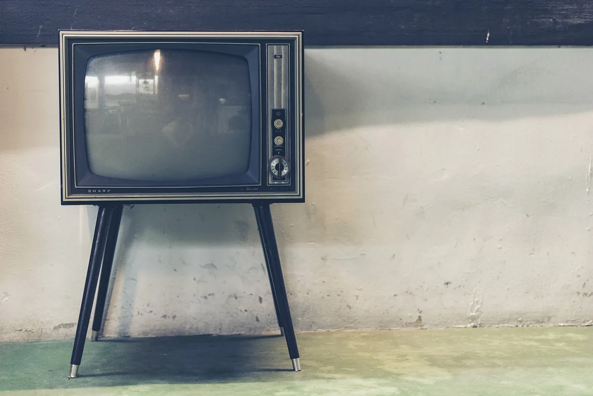 Televisão: Discos giratórios, tubos de raios catódicos e um adolescente de fazenda: como a imagem em movimento entrou na sala de estar.
